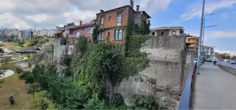 TRABZON'DA TAPULU 'KALE KONDU' KİRLİLİĞİ