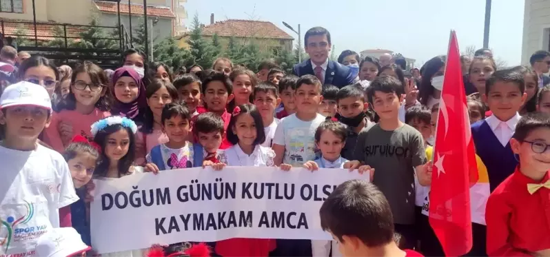 Çocuklardan kaymakama doğum günü sürprizi