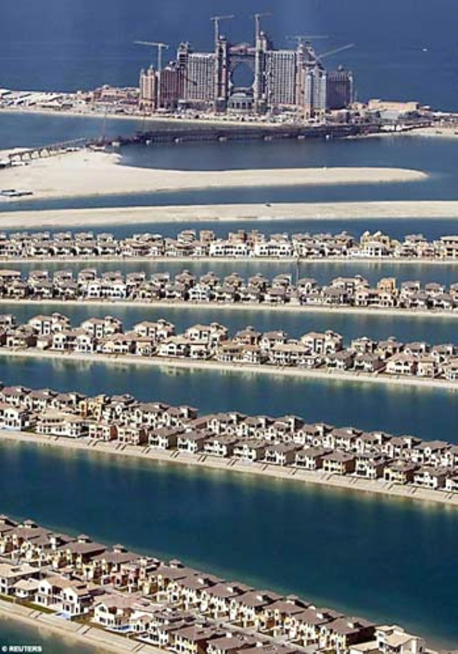 Искусственно созданная жизнь. Джумейра Айлендс Дубай. Насыпной остров в Дубае Пальма. ОАЭ насыпные. Эмираты насыпные острова.