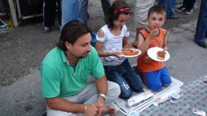 Armutlu Mahallesi’nde 1 Kilometrelik İftar Sofrası