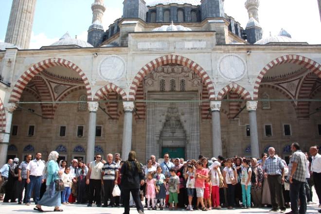 Selimiye'de Kadir Gecesi Bereketi Gündüzden Başladı