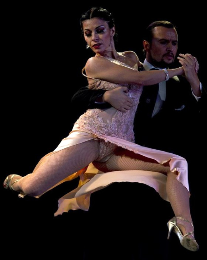 https://foto.haberler.com/galeri/2013/08/27/dunya-tango-sampiyonasi-ndan-en-ozel-goruntuler_55521_b.jpg