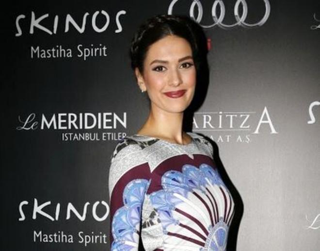 Bergüzar Korel’in Sıkıntılı Hali Objektiflere Yansıdı