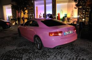 kendi-den-caner-e-pembe-gondermesi_27072_o.jpg