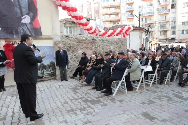 Bornova Cumhuriyet Evi Açıldı