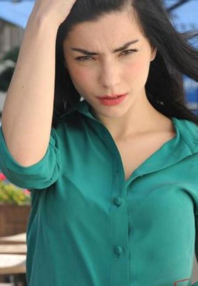 Merve Boluğur Gözlükleriyle Şaşırttı