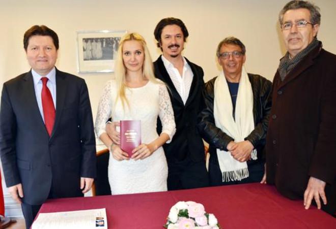Geri kalanlar, şiir, nesir ve müzikte tekrar eden parçalardır. Literatürdeki örnekler 78