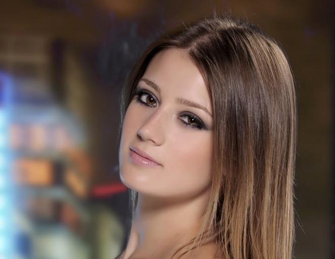 Gizem Karaca Ailesiyle Mugla Ya Tasindi Foto Galerisi