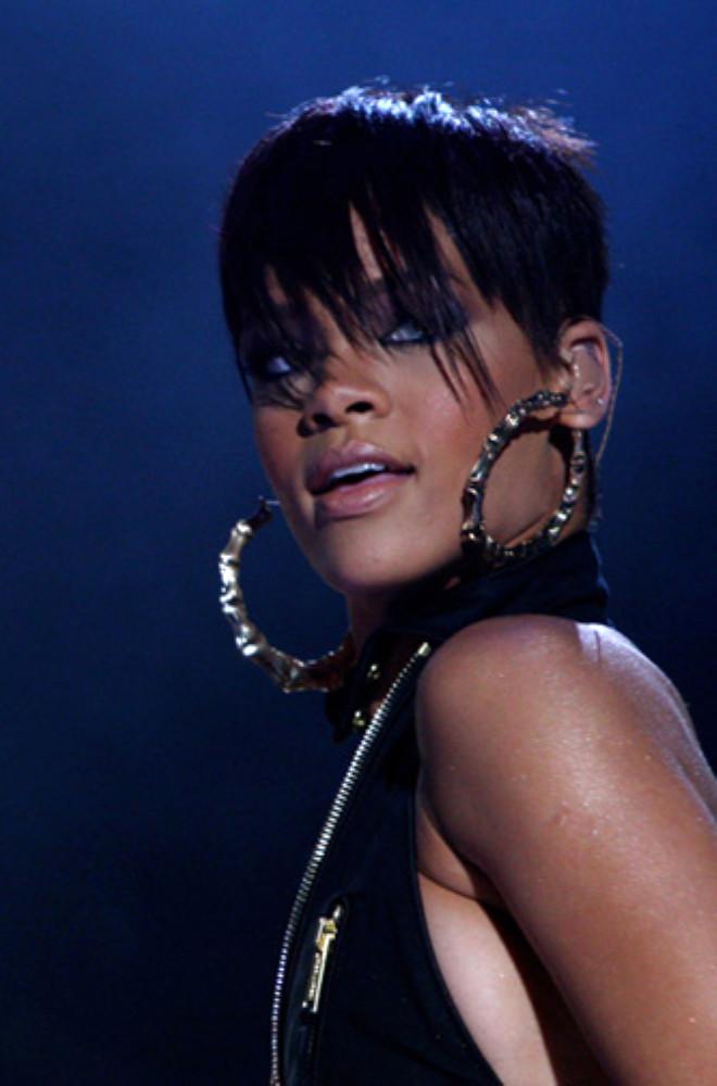 Rihanna Makyajsız Haliyle de Büyüledi Foto Galerisi