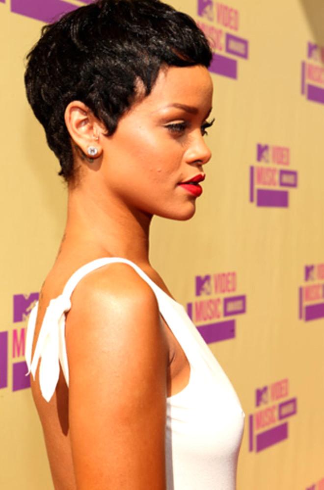 Rihanna Makyajsız Haliyle de Büyüledi Foto Galerisi