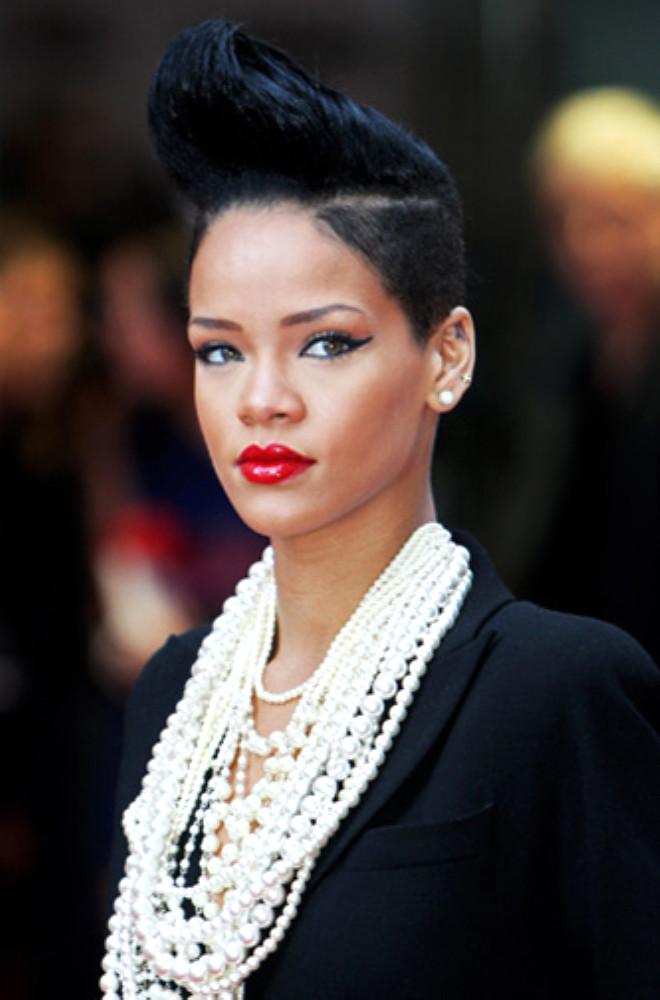 Rihanna Makyajsız Haliyle de Büyüledi Foto Galerisi