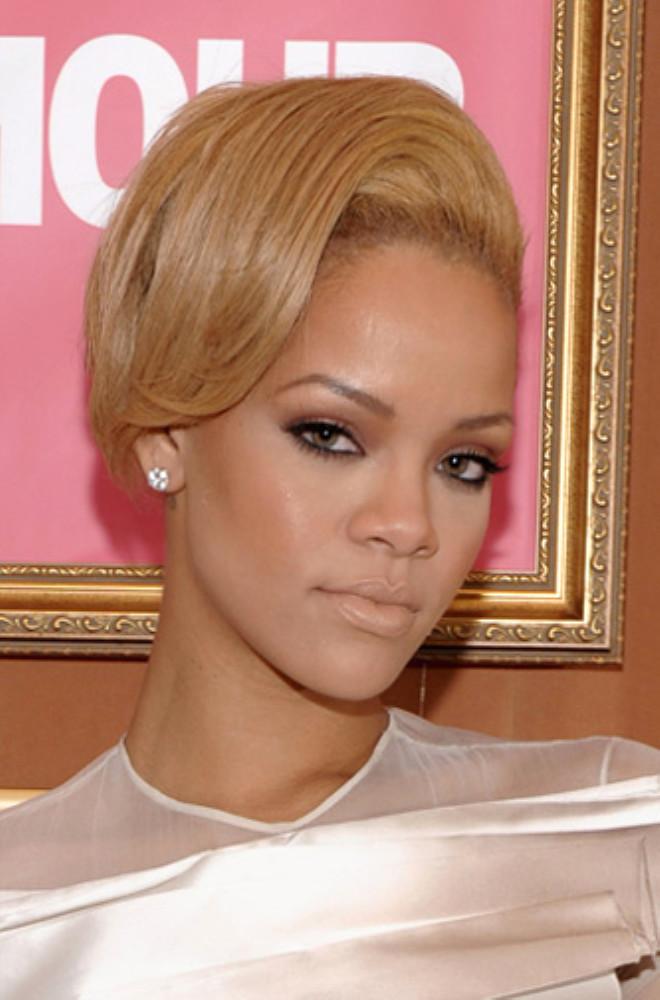 Rihanna Makyajsız Haliyle de Büyüledi Foto Galerisi