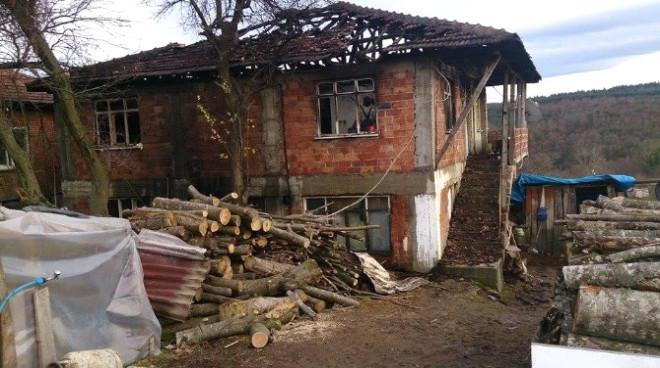 Kış Gününde Evi Yandı