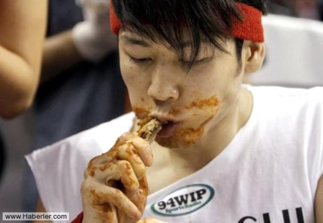 japon adam bir oturusta dunyalari yedi foto galerisi
