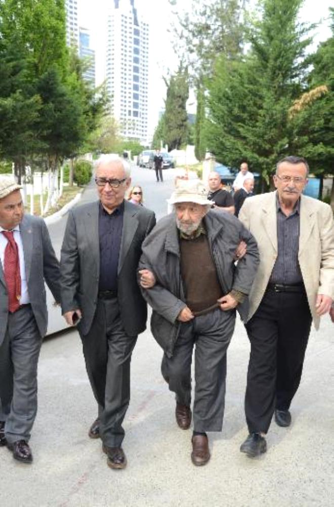 Sener Sen Annesini Son Yolculuguna Ugurladi Foto Galerisi