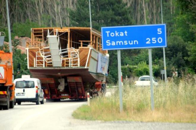 Tokat Ta Tir Ustunde Tasinan Tekne Ilgi Cekti