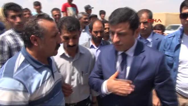 Selahattin Demirtaş PKK'nın Şehit Ettiği Askerin Evine ...