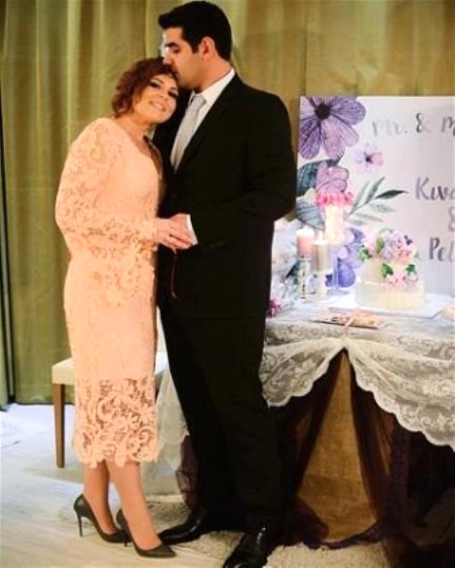 Pelin Öztekin Eski Hali Pelin Öztekin 90 kilo verdi ama ameliyat