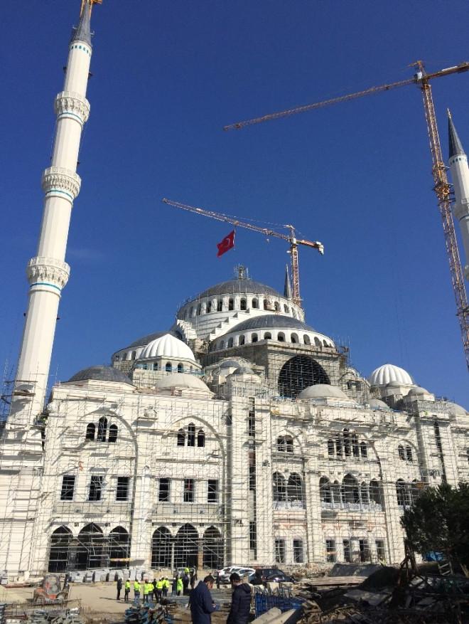 Çamlıca Camii Kubbesine Konulan Hilal Havadan Görüntülendi