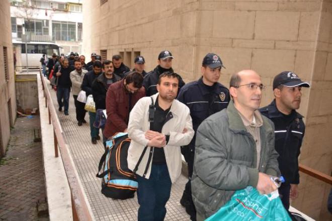 Fetö’nün Örgüt Nişanı Kolyesi Bursa’da Fetö Şüphelisi 20 Öğretmen..