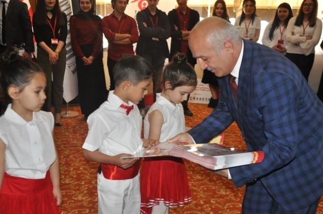 Çocuklar kötü adamlardan hoşlanır mı Gösteriş - kesinlikle evet Çocuklar kötü adamlardan hoşlanır mı Gösteriş - kesinlikle evet