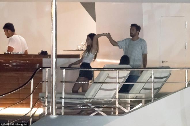 Kardashian'ların İlişki Bağımlısı Damadı Her Gün Başka Bir Kadınla!