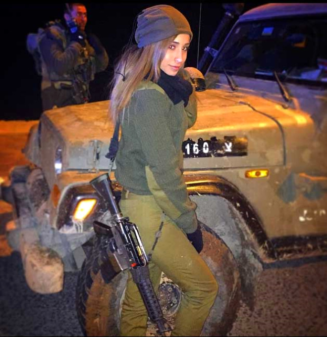 İsrail'in Ateşli Kadın Askeri, Instagram Paylaşımlarıyla Şaşırtıyor