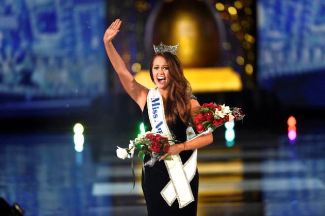 Amerika'nın En Güzel Kızı Trump'ı Eleştiren Cara Mund Oldu