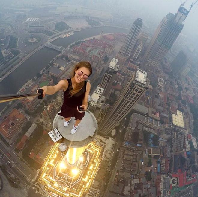 Yüksek Binaların Tepesindeki Korkusuz Fotoğrafçı: Angela Nikolau