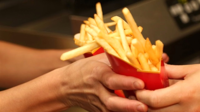 Fast Food Zincirinde Skandal! Çocuğunuza Yedirirken Bir Daha Düşünün