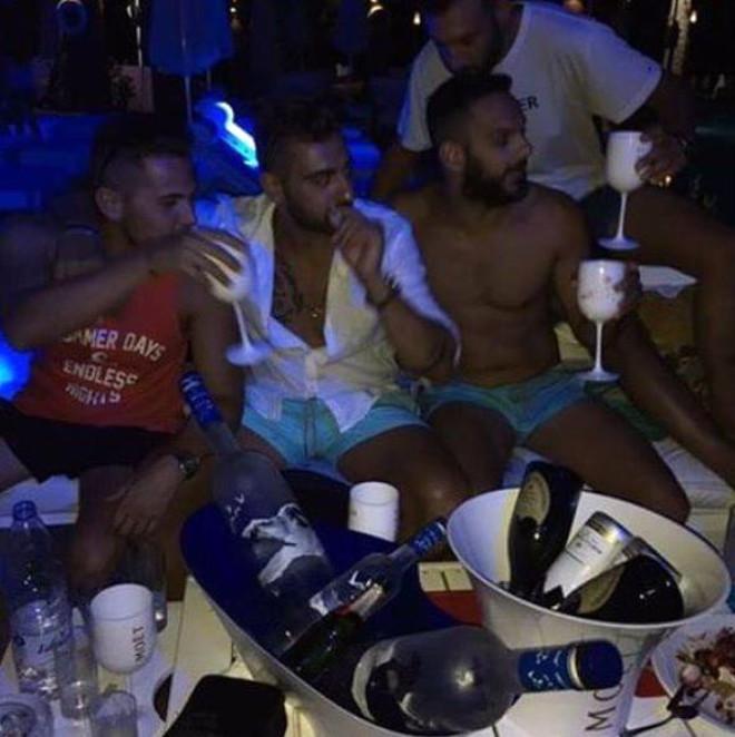 Yunanistan'ın Zengin Çocukları Instagram'ı Salladı!