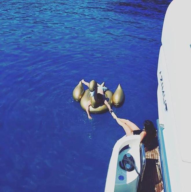 Yunanistan'ın Zengin Çocukları Instagram'ı Salladı!