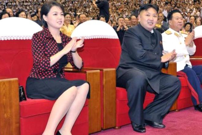 Kim Jong-un Eşiyle Fabrika Ziyaretinde