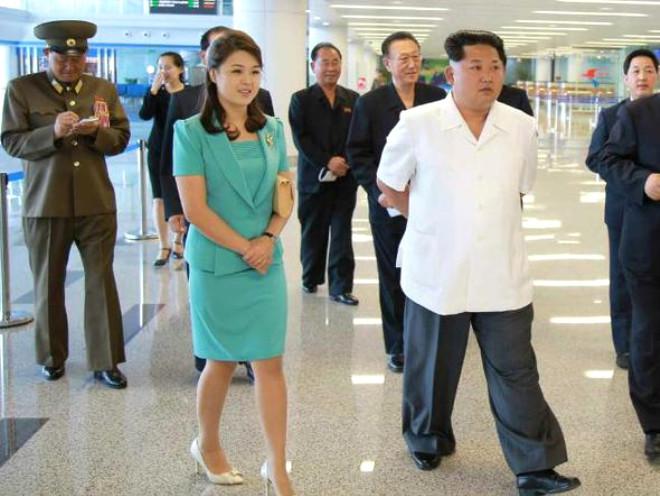 Kim Jong-un Eşiyle Fabrika Ziyaretinde