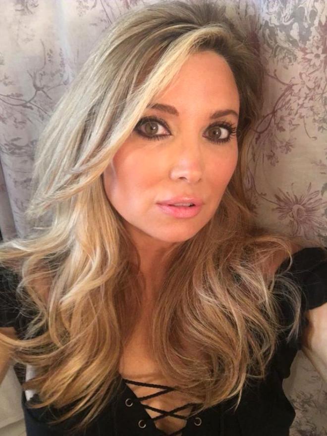 50 Yaşındaki Güzel Anne Ayda 100 Çıkma Teklifi Alıyor
