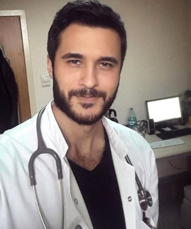 Türkiye'deki Fenomen Erkek Doktorlar Sosyal Medyayı Sallıyor