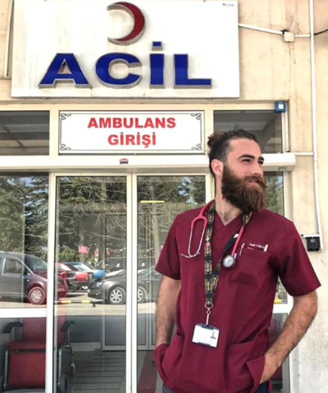 Türkiye'deki Fenomen Erkek Doktorlar Sosyal Medyayı Sallıyor