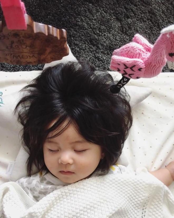 6 Aylık Japon Bebek, Gür Saçlarıyla Fenomen Oldu