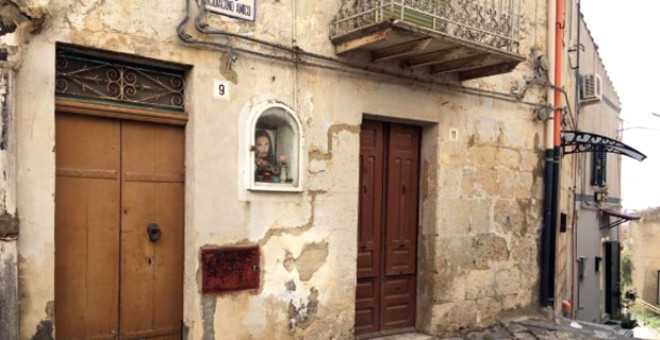 İtalya'nın Mussomeli Kentinde Yazlık Evler 1 Euro