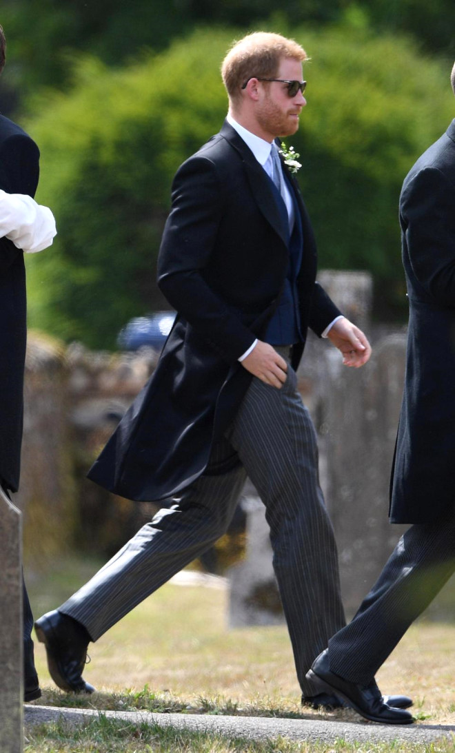 Prens Harry'nin, Delik Deşik Olan Ayakkabısı Sosyal Medyayı Salladı