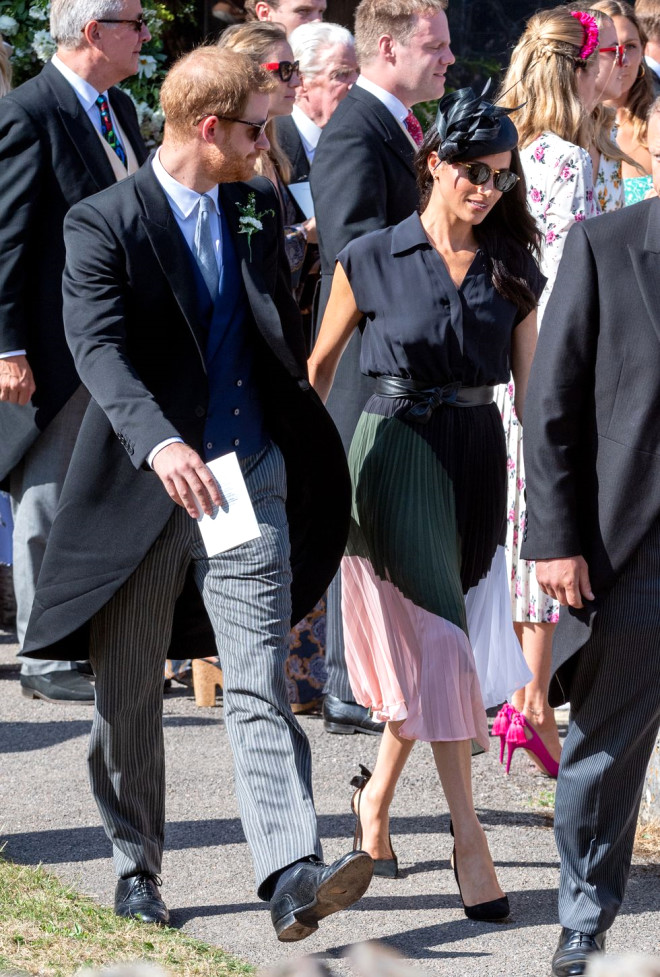 Prens Harry'nin, Delik Deşik Olan Ayakkabısı Sosyal Medyayı Salladı