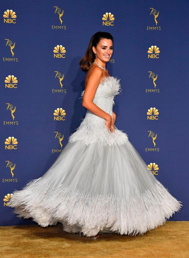 70. Emmy Ödülleri Kırmızı Halıda Kim Ne Giydi?