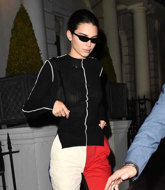 Kendall Jenner, Flaşların Kurbanı Oldu