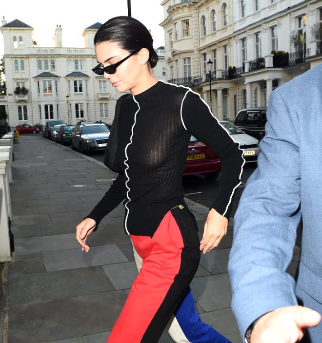 Kendall Jenner, Flaşların Kurbanı Oldu