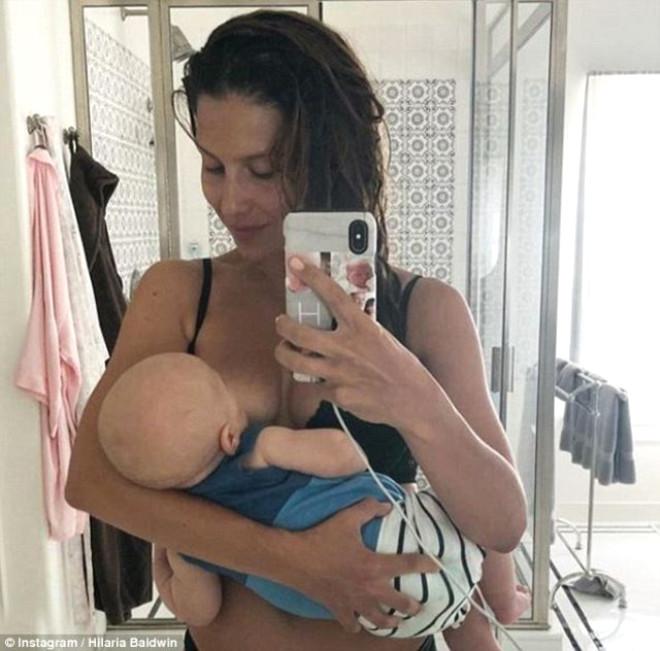 Kim İnanır Dört Çocuk Annesi Olduğuna! Fit Vücuduyla Hemcinslerini Kıskandırıyor