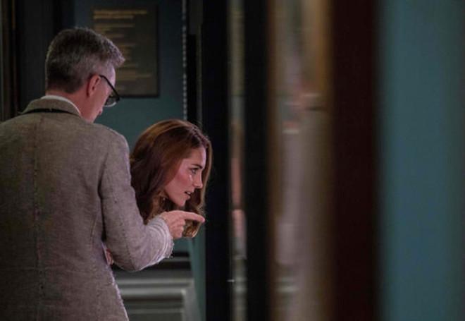 Cambridge Düşesi Kate Middleton Türk'ün İmzasıyla Geziyor