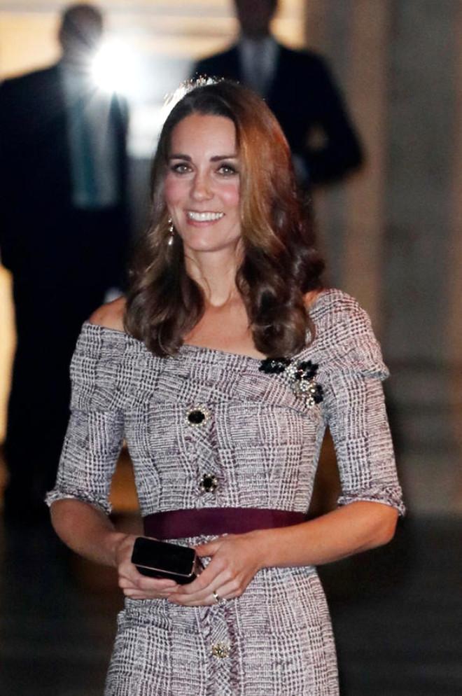 Cambridge Düşesi Kate Middleton Türk'ün İmzasıyla Geziyor