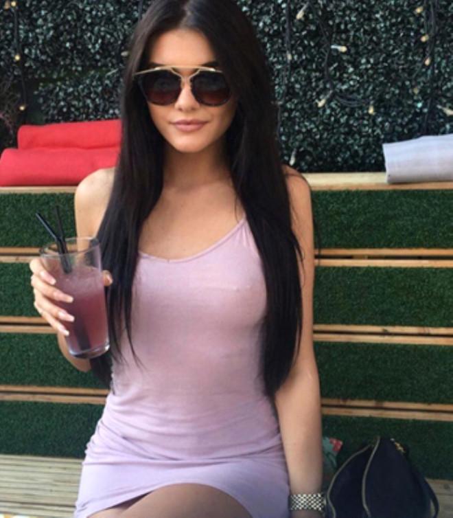 Kardashian'lara Benzetilen Top Model Aniden Öldü!