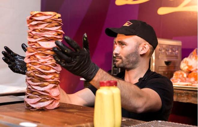 BİR TOST DÜŞÜNÜN Kİ FİYATI BİN 140 TL