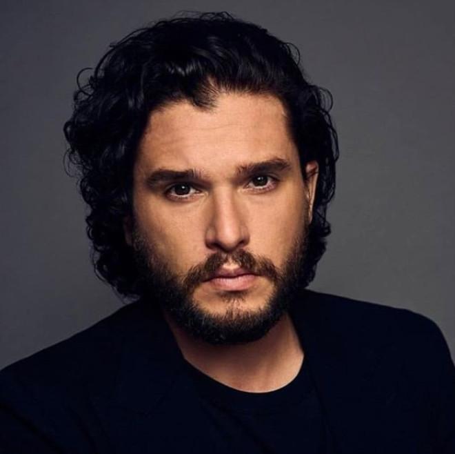 Rus Güzel, Game Of Thrones'un Jon Snow'unun Çıplak Fotoğraflarını Yayınladı